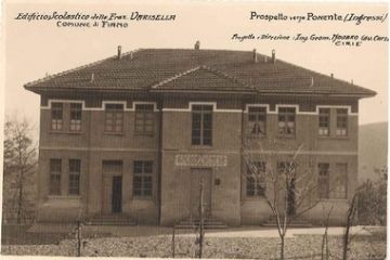 Foto d'epoca (Inizio 1930): Prospetto verso Ponente (Ingresso)