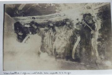 "Dodici Apostoli": ciclo di affreschi che ricoprivano l'abside della Chiesa di S. Biagio, andati distrutti nel 1904 quando la Chiesa venne allungata e l'abside abbattuto. Le foto sono state scattate nel 1893 da Secondo Pia.